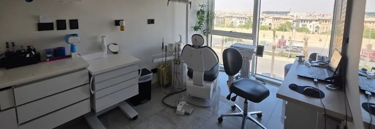 Treatment room with chairside workstation and a city view